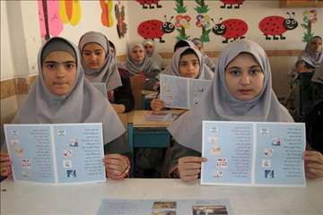 آموزش بيماريهاي مشترك در مدارس انزلي