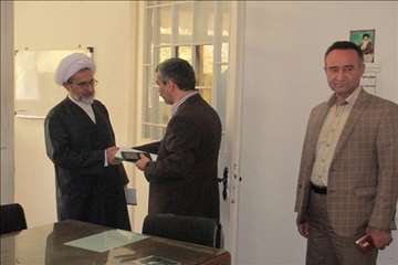 دیدار صمیمانه مدیرکل با همکاران بمناسبت روز دامپزشکی- 96 