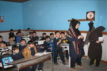 آموزش بيماريهاي مشترك در مدارس انزلي