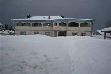 حضور رييس سازمان دامپزشكي و هيات همراه در مناطق برفگير گيلان