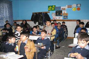 آموزش بيماريهاي مشترك در مدارس انزلي