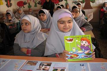 آموزش بيماريهاي مشترك در مدارس انزلي