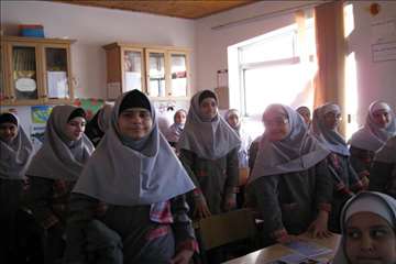 آموزش بيماريهاي مشترك در مدارس انزلي