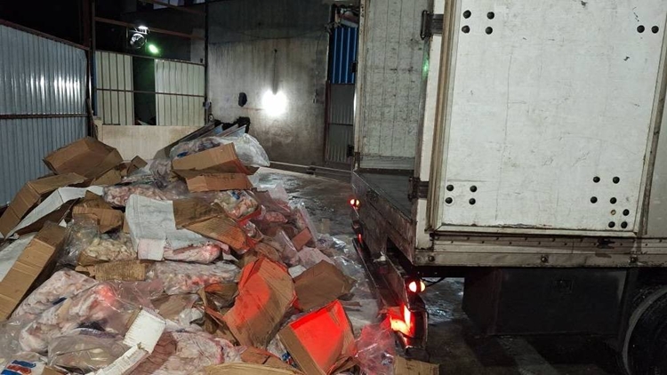 ضبط و معدوم‌سازی 1 تن گوشت مرغ تاریخ‌ مصرف ‌گذشته در بندرانزلی